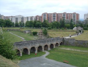 Ramparts and other buildings in Iruña